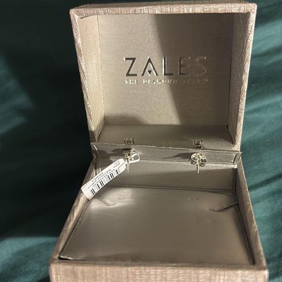 1/10 carat diamond earrings 925J 13 Sterling silver, Brand New - Picture 4 of 5